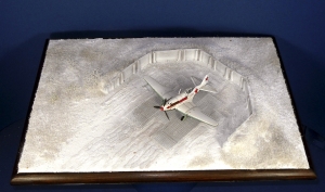 Diorama Grundplatte 44/1, Flugzeug Splitterbox, 42 x 30 cm, 1:72